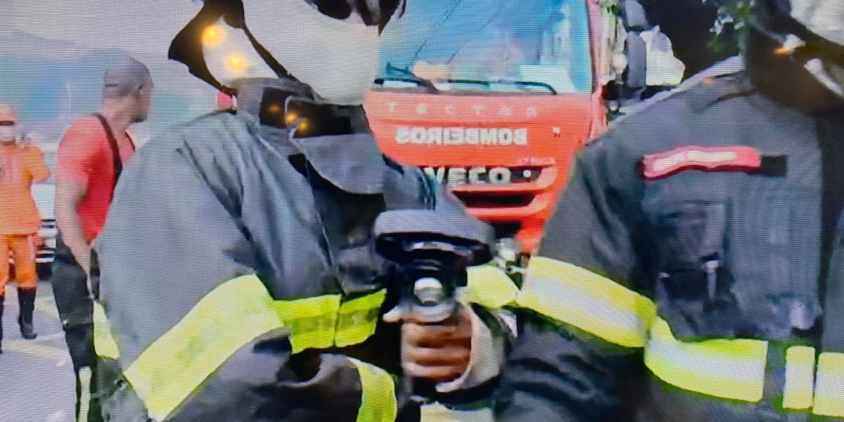 Salvador: ferroviários demitidos fazem protesto e fecham trânsito na Calçada