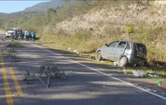 Batida entre carro e moto deixa três mortos no sudoeste baiano