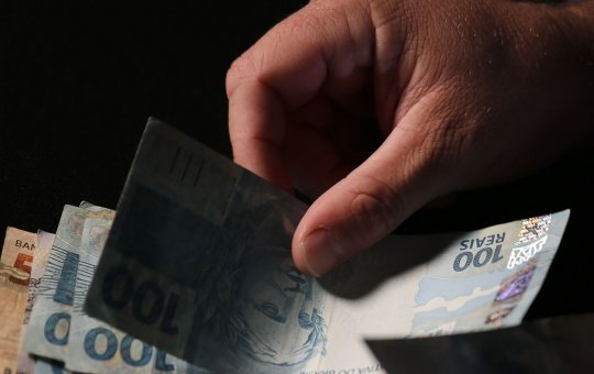Auxílio Brasil é pago nesta sexta-feira (12) a beneficiários com NIS final 4