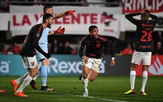 Libertadores: Vitor Roque decide e Athletico-PR está na semifinal