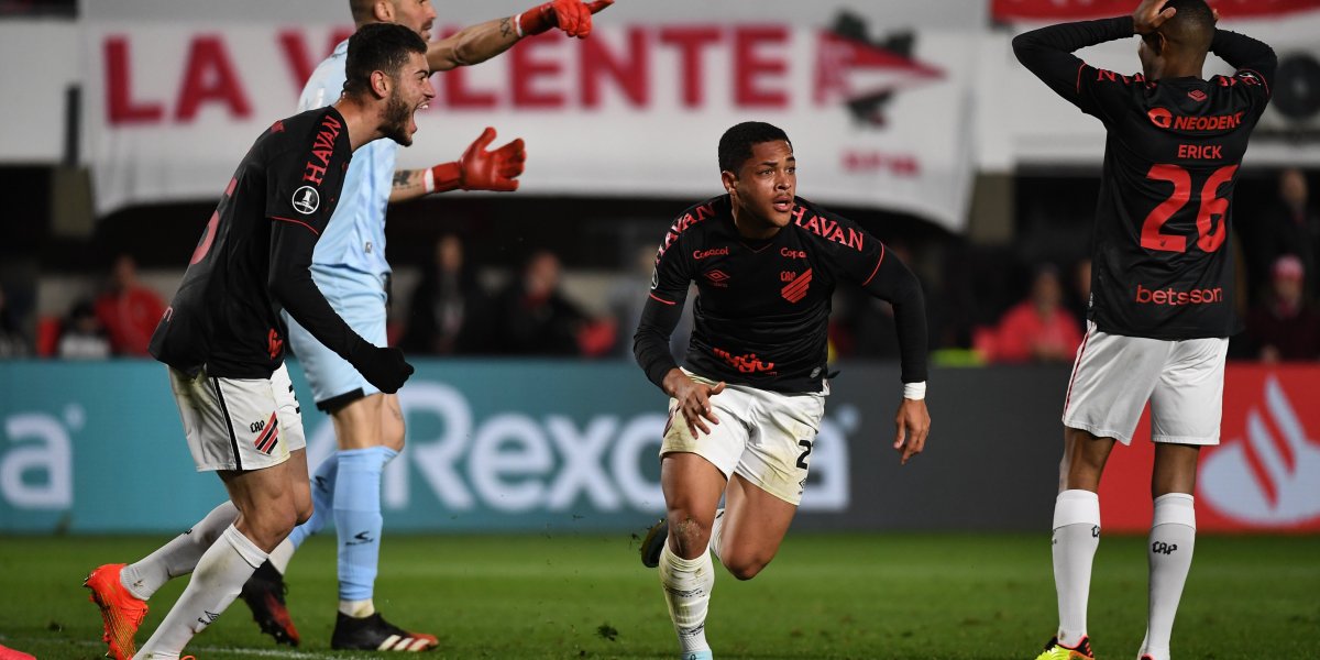 Libertadores: Vitor Roque decide e Athletico-PR está na semifinal