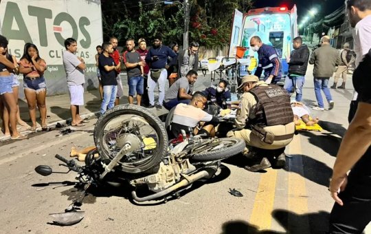 Batida entre motocicletas deixa dois pessoas mortas e outras três feridas