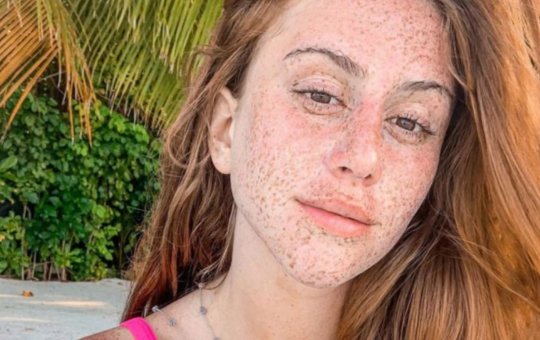 Namorando aos 12 anos, sobrinha de Mari Maria é criticada e se afasta da web