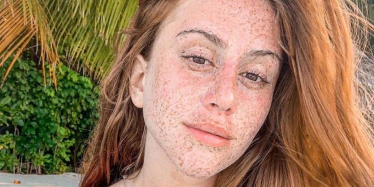 Namorando aos 12 anos, sobrinha de Mari Maria é criticada e se afasta da web