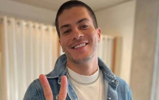 Arthur Aguiar lamenta ataques que sofre na internet: “Me vê atacando alguém?"