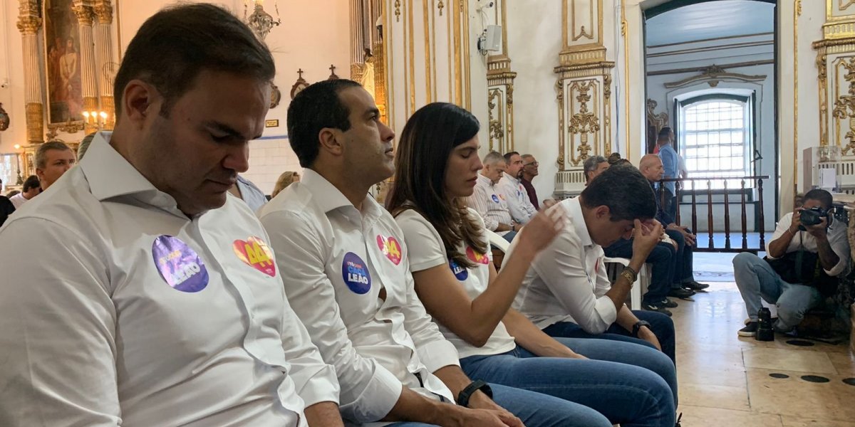 ACM Neto vai às lágrimas durante missa na Igreja do Bonfim, em Salvador