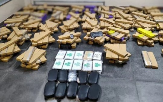 Suspeito é detido com 420 kg de drogas num ônibus em Feira de Santana