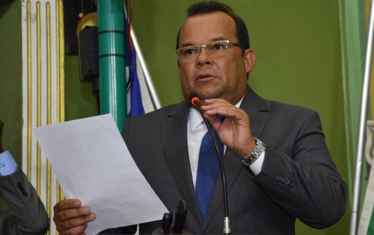 Geraldo Jr. suspende sessão na Câmara e por questão de segurança