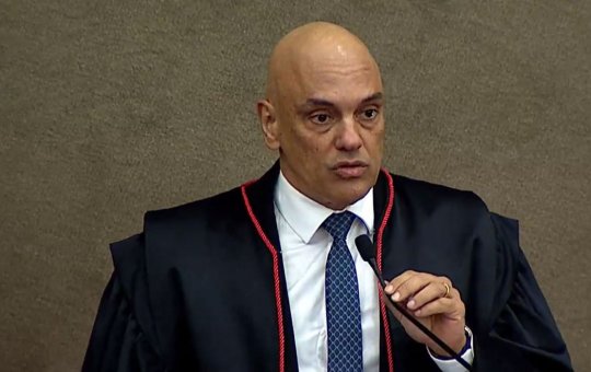 Moraes defende democracia e sistema eleitoral em discurso de posse