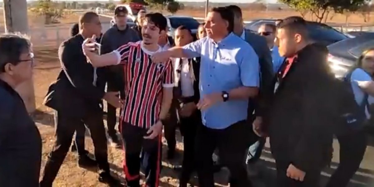 Bolsonaro se envolve em confusão após ser provocado pelo youtuber Wilker Leão