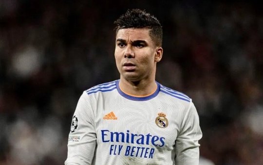 Casemiro balança com proposta do Manchester United e terá conversa com Ancelotti