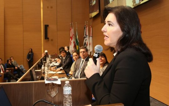 Eleições: Simone Tebet (MDB) quer o fim da reeleição e do orçamento secreto