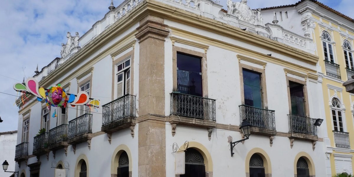 Jovem francesa é esfaqueada durante assalto no bairro da Barra, em Salvador
