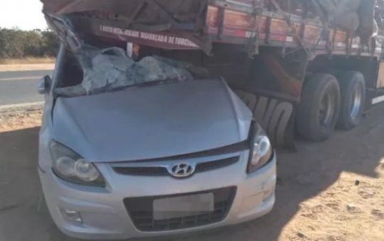 Acidente entre dois veículos em Correntina, no oeste da Bahia, deixa um morto