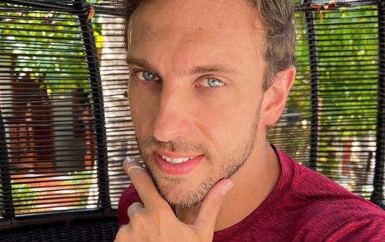 TJ-SP determina que Léo Lins pague indenização de R$ 44 mil por piada ofensiva