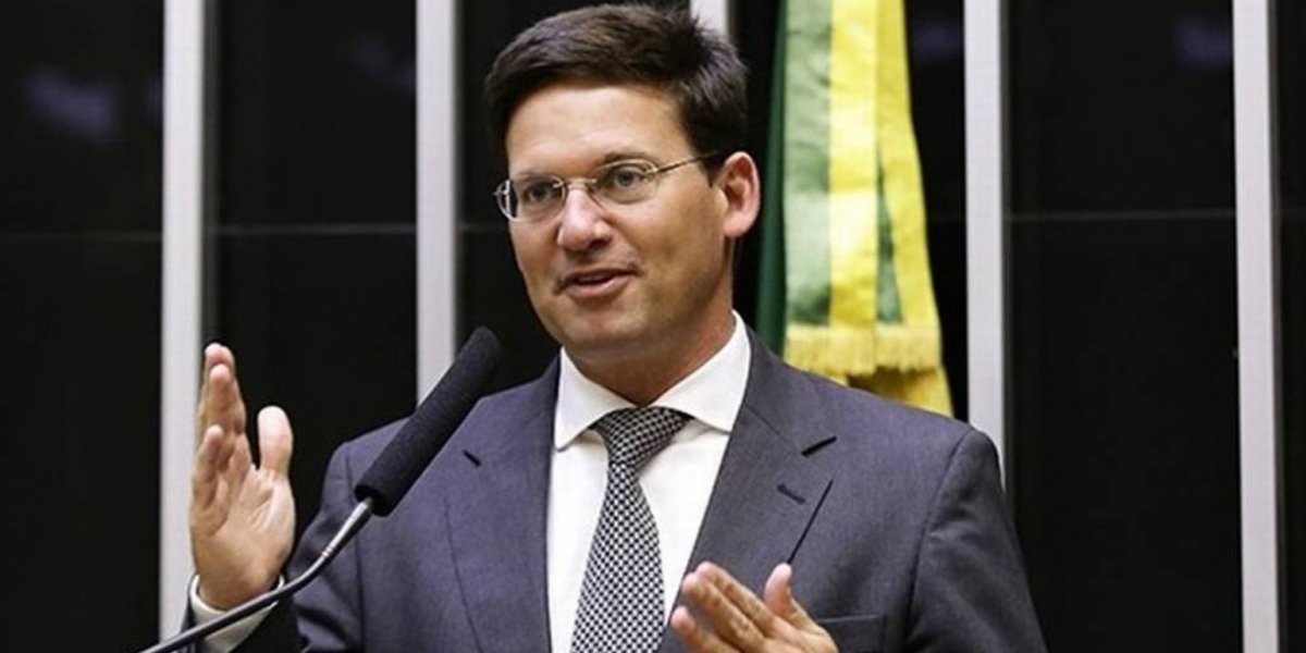 TRE determina que PROS fique com a coligação de João de Roma e não com a de ACM