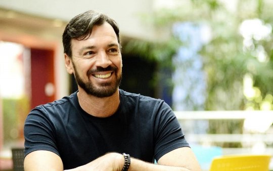 "Futebol é muito hostil para um gay", diz Emerson Ferretti, ídolo da dupla Ba-Vi