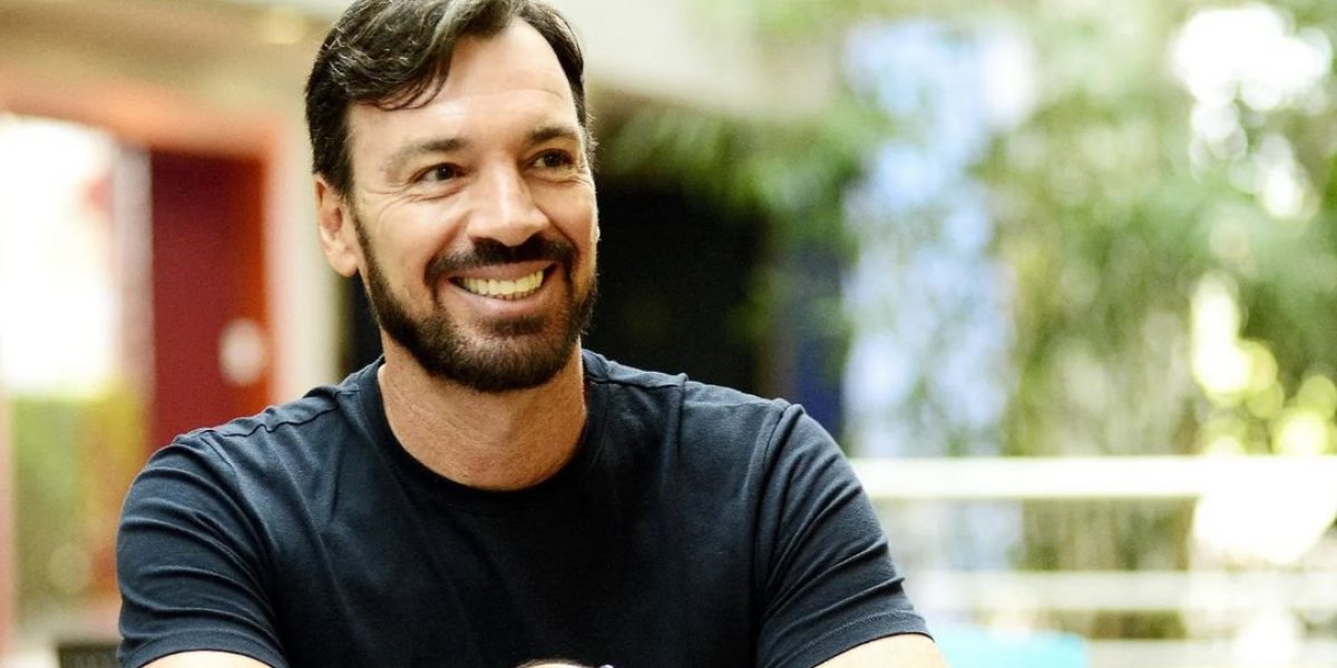 "Futebol é muito hostil para um gay", diz Emerson Ferretti, ídolo da dupla Ba-Vi