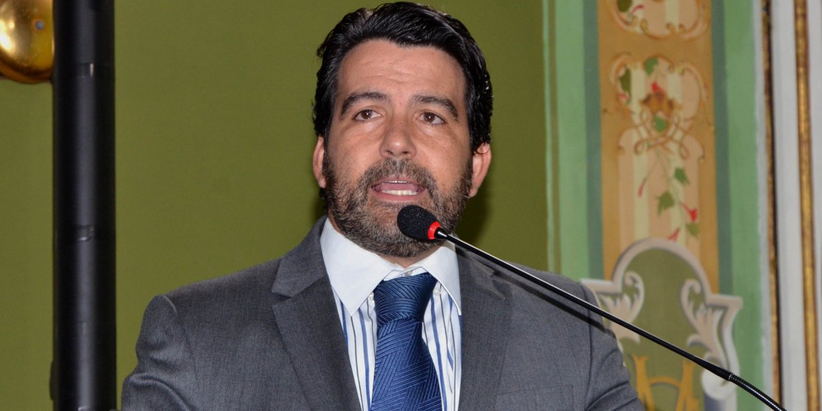 Paulo Magalhães Jr. se pronuncia após arremessar copo na CMS: "Me excedi"