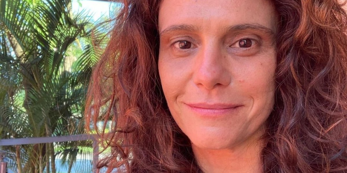 Atriz Malu Galli não faz questão de filtro e fala sobre os bastidores da TV