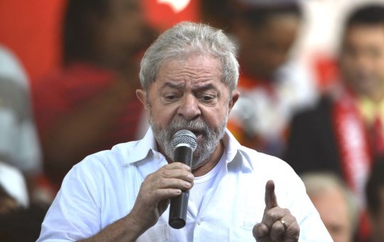 Em ato de campanha, Lula diz que igrejas não devem apoiar "falsos profetas"