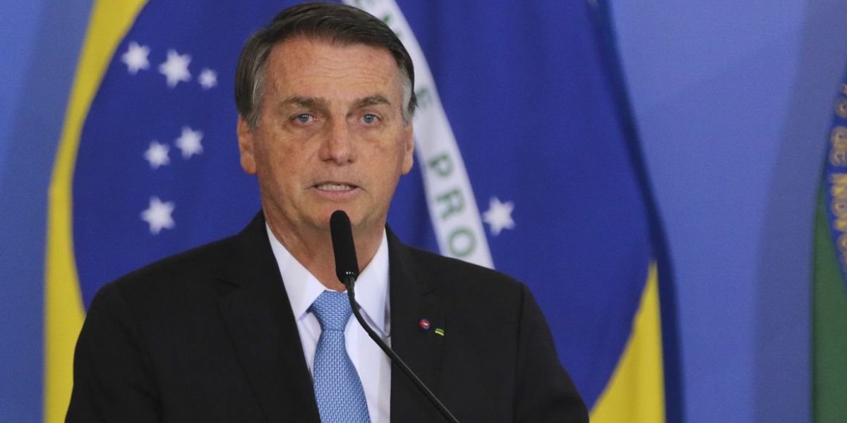 Acompanhado de esposa, Bolsonaro vai à missa em Brasília