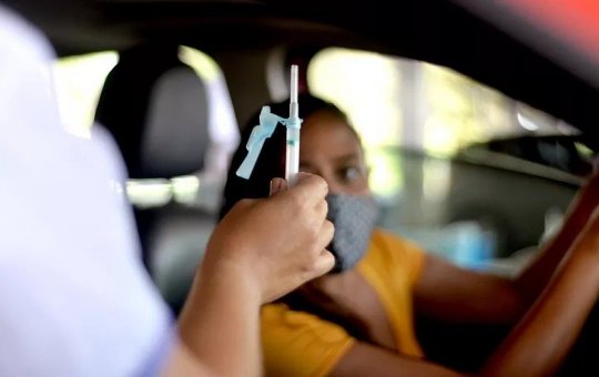 Vacinação contra Covid-19 é retomada em Salvador nesta segunda (22); confira