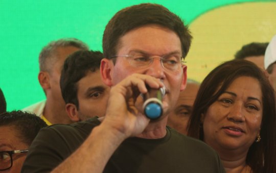 João Roma afirma ser contra adoção de crianças por casais homoafetivos