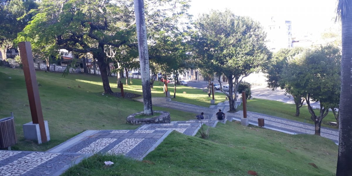 Vandalismo atinge luminárias decorativas do Bonfim, na Cidade Baixa