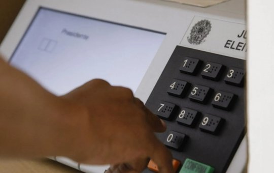 Entidades fazem campanha por voto em mulheres pretas