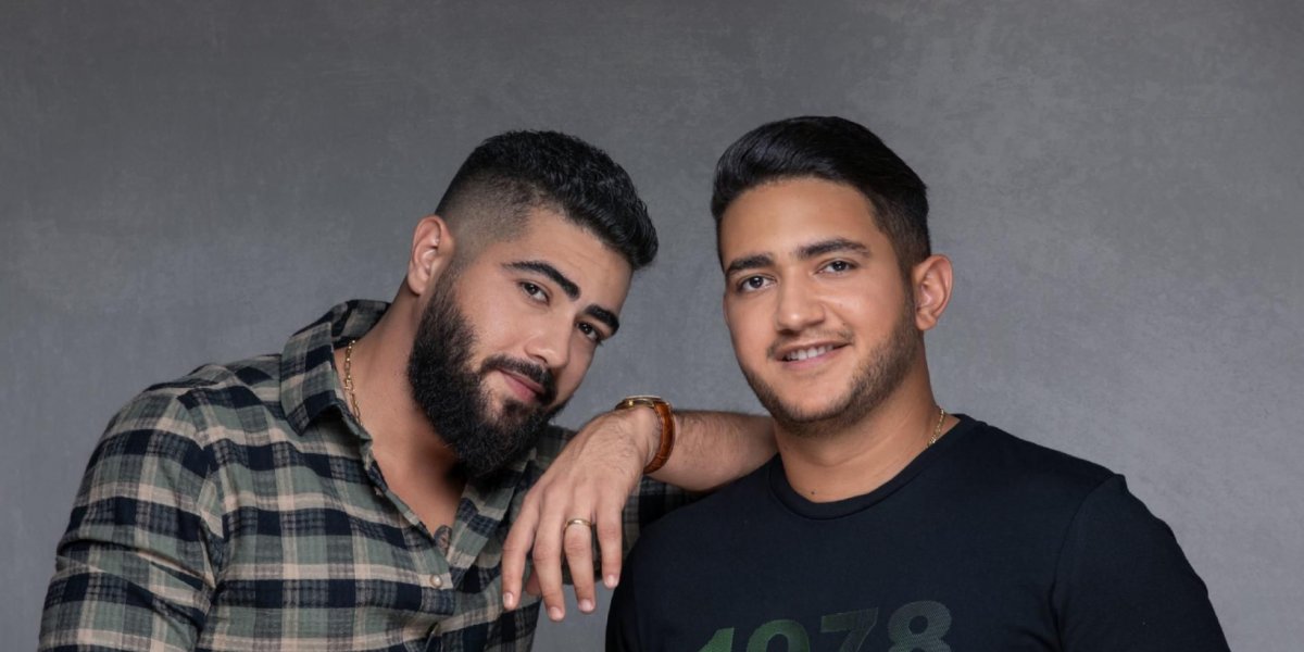 Homem é expulso de show de Henrique e Juliano, após jogar bebida em cantor