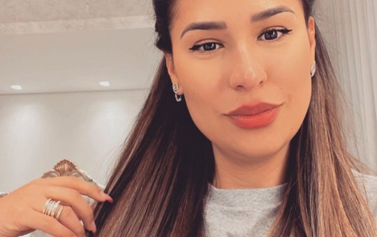 Equipe de Simone anuncia carreira solo da cantora e sua permanência no sertanejo