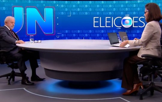 Âncora do JN é criticada por usar sapatos vermelhos durante sabatina com Lula