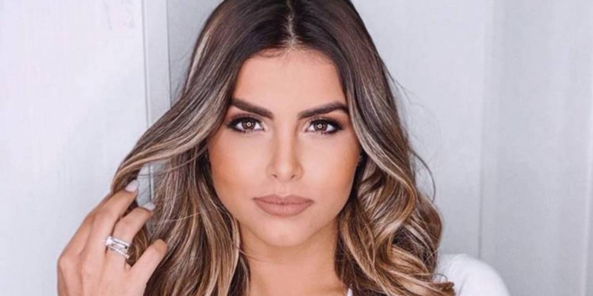 Modelo posa de biquíni em tromba de elefante e é extremamente criticada na web