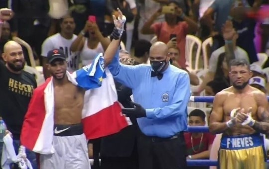 Ao som do Olodum, Hebert Conceição vence Chicão Neves e faz a festa na Bahia