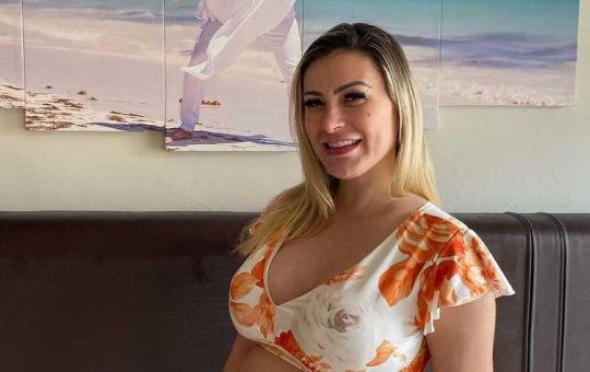 Andressa Urach desiste de trabalho como modelo por conta de roupa sexy