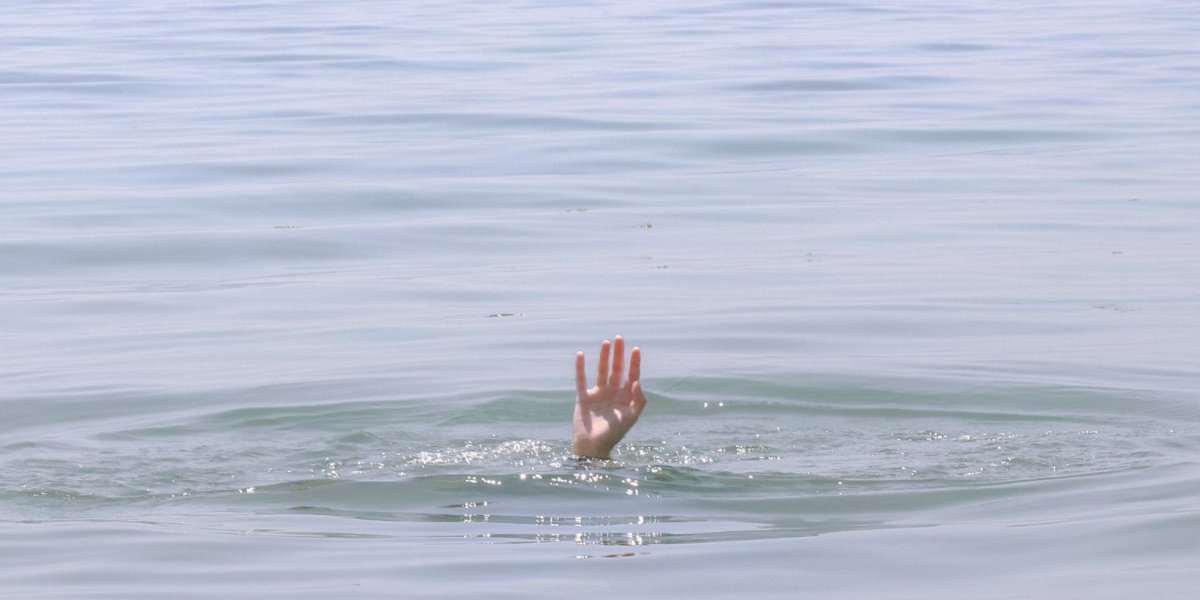 Surfista de 60 anos tem mal súbito e morre afogado na praia de Stella Maris