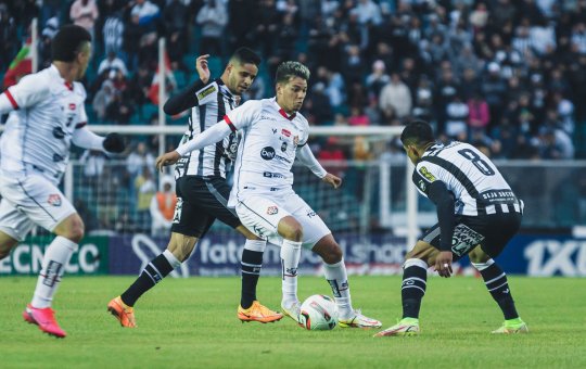 Vitória sofre goleada do Figueirense e perde invencibilidade como visitante