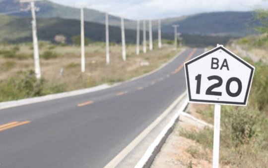 Acidente com três veículos deixa um motociclista morto na BA-120