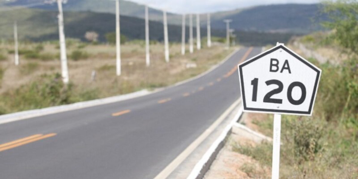 Acidente com três veículos deixa um motociclista morto na BA-120