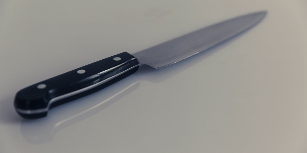Mulher esfaqueia marido e sogros após descobrir traição em Campinas (SP)