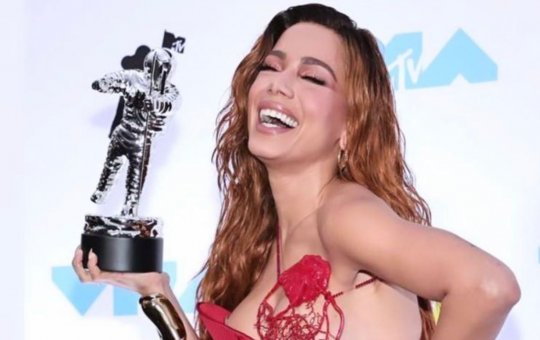 Anitta entra para a história como a primeira brasileira a ganhar um VMA