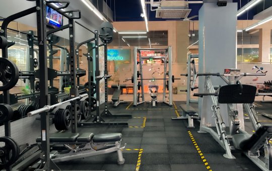 Modelo é agredida após rejeitar investida de empresário em academia de luxo