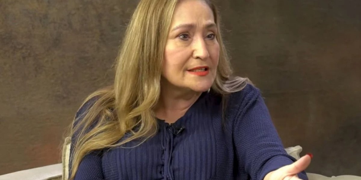 Após Covid-19, Sônia Abrão é internada com pneumonia bacteriana