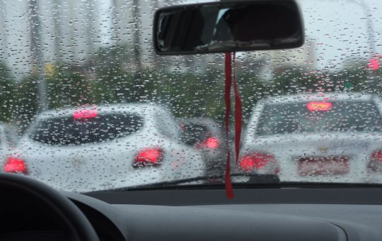 Frente fria 'invade' Salvador com alta possibilidade de chuva