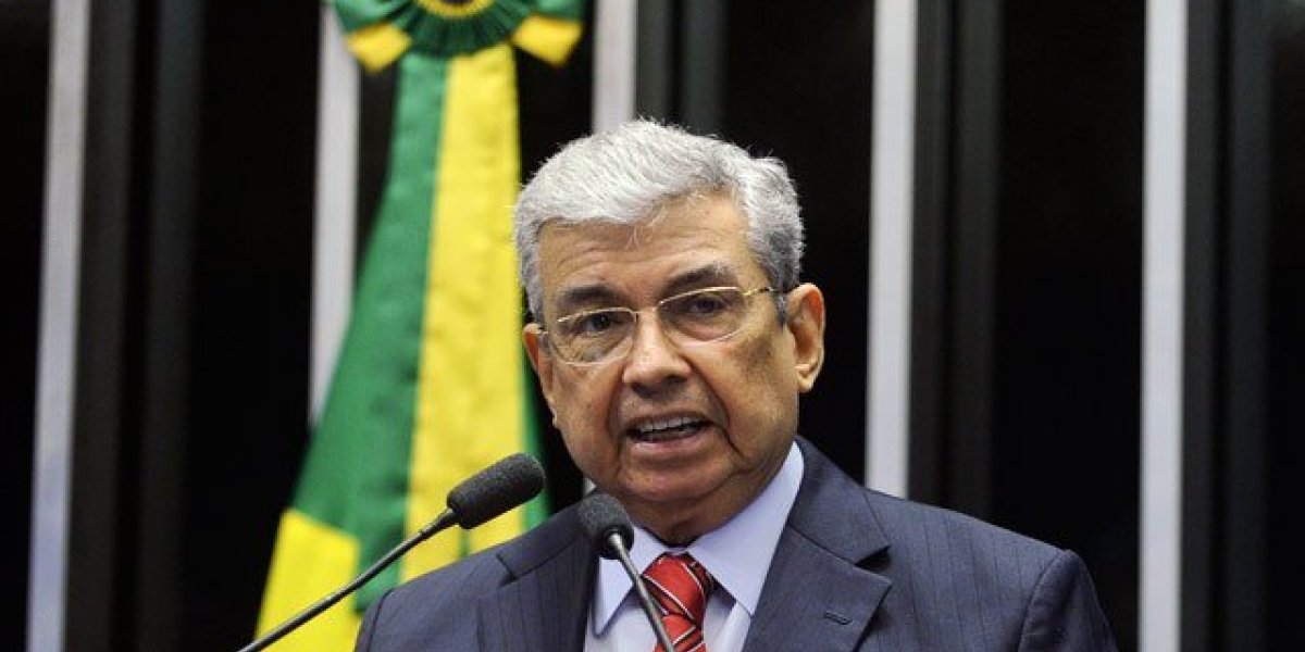 Eleições: ex-senador é pego de surpresa com 'sarrada' durante ato de campanha