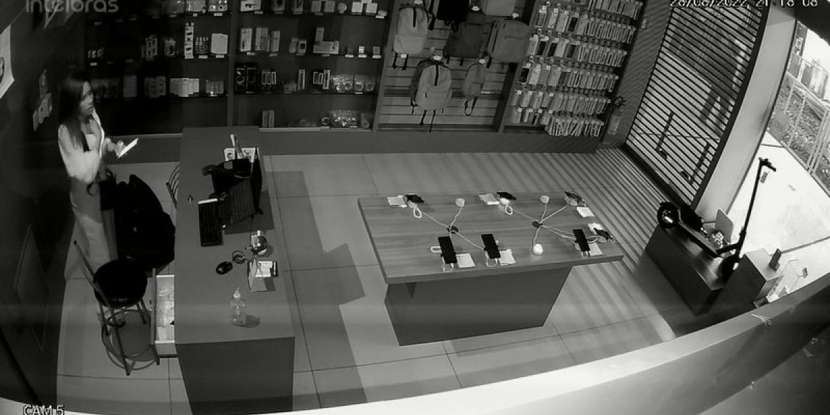 Mulher furta loja de equipamentos eletrônicos no Parque Shopping, na RMS