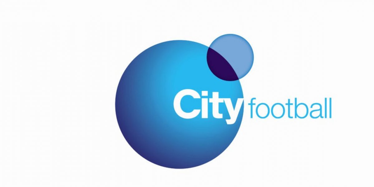 Representante do City acompanha jogo do Bahia e agita torcedores