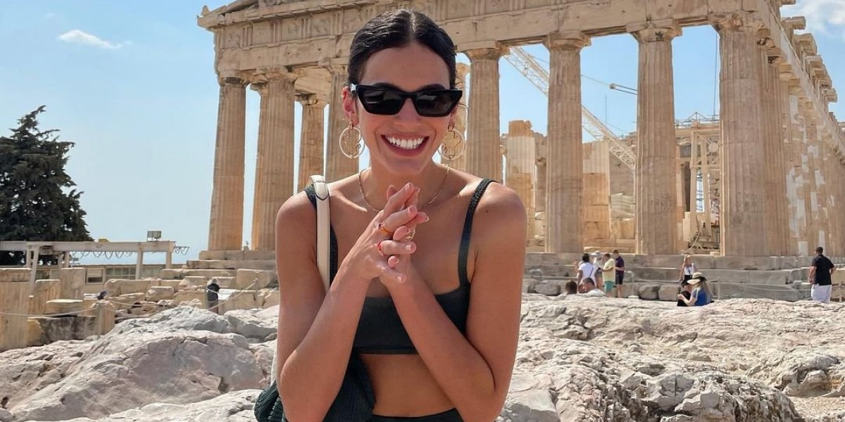 Com look deslumbrante, Bruna Marquezine revela voto em publicação