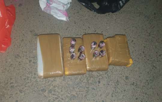 Polícia prende homem com mais de 2kg de maconha em ônibus de turismo na BA